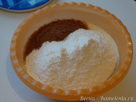 Приготовление рецепта Шоколадный кекс на майонезе шаг 5