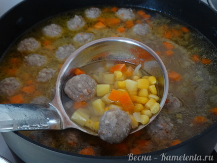Приготовление рецепта Суп с клёцками и фрикадельками шаг 13