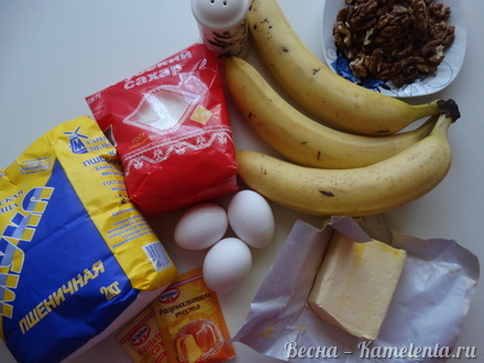 Приготовление рецепта Банановый кулич с грецким орехом шаг 1