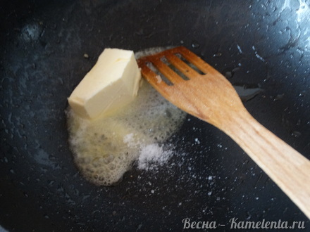 Приготовление рецепта Куриные сердечки под молочным соусом шаг 7