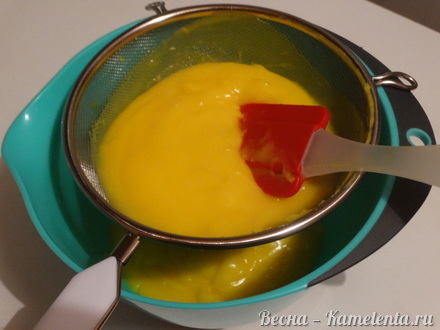 Приготовление рецепта Клубничный муссовый торт с лимонным курдом шаг 7
