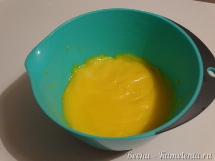 Приготовление рецепта Клубничный муссовый торт с лимонным курдом шаг 8