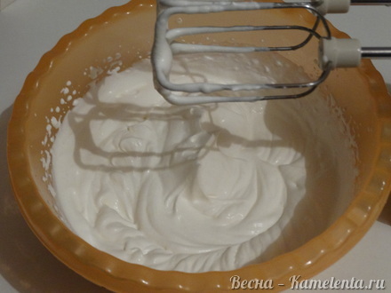 Приготовление рецепта Клубничный муссовый торт с лимонным курдом шаг 17