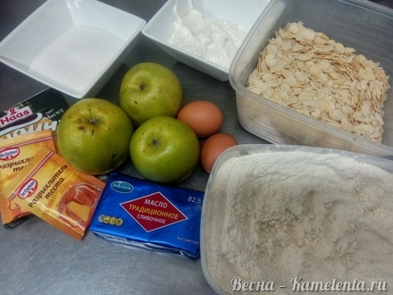 Приготовление рецепта Нежный яблочный пирог с миндальными лепестками шаг 1
