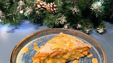 Рецепт Нежный яблочный пирог с миндальными лепестками
