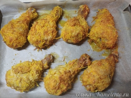 Приготовление рецепта Супер хрустящие куриные голени в сырной шубке в духовке шаг 8
