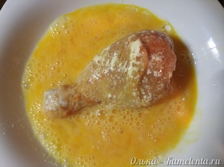 Приготовление рецепта Супер хрустящие куриные голени в сырной шубке в духовке шаг 5