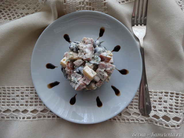 Рецепт салата с маслинами, сыром и ветчиной