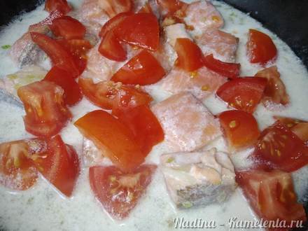 Приготовление рецепта Паста с семгой и овощами в томатно-сметанном соусе шаг 5