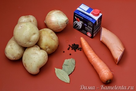 Приготовление рецепта Kartoffelsuppe (немецкий картофельный суп с жареными колбасками) шаг 1