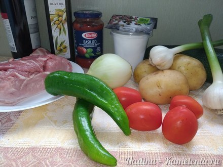 Приготовление рецепта Свинина духовая с овощами, острым зеленым перцем и соусом шаг 1