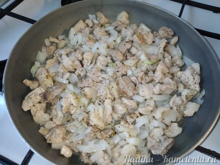 Приготовление рецепта Свинина духовая с овощами, острым зеленым перцем и соусом шаг 3