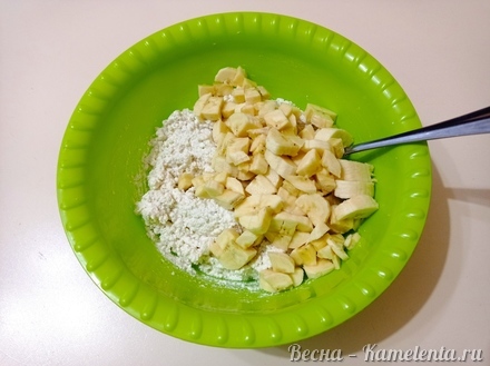 Приготовление рецепта Рулетики из лаваша с творогом и бананами шаг 3