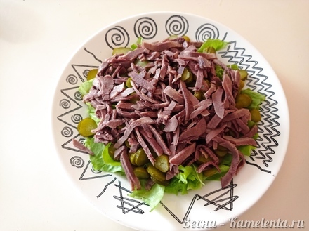 Приготовление рецепта Салат с говяжьим языком и авокадо шаг 5