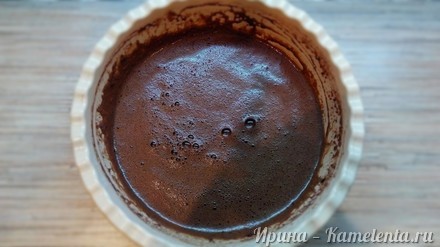 Приготовление рецепта Шоколадный клафути с вишней шаг 4