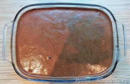 Приготовление рецепта Шоколадный клафути с вишней шаг 6