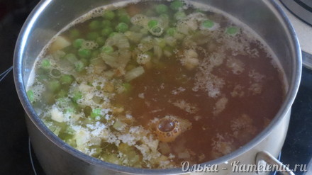 Приготовление рецепта Суп из зеленого горошка с горчичными гренками шаг 5