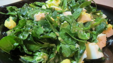 Салат со свежим шпинатом