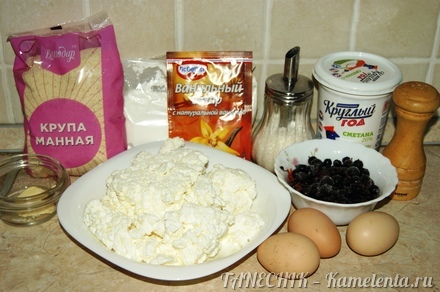 Приготовление рецепта Творожная запеканка с ягодами и сметанной заливкой шаг 1