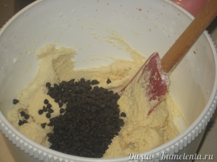 Приготовление рецепта Американское печенье с шоколадными &quot;каплями&quot; (Сhocolate chip cookies) шаг 5