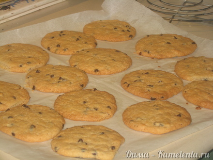 Приготовление рецепта Американское печенье с шоколадными &quot;каплями&quot; (Сhocolate chip cookies) шаг 8