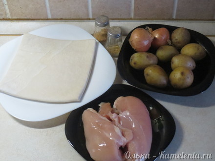 Приготовление рецепта Быстрый пирог с курицей и картофелем шаг 1