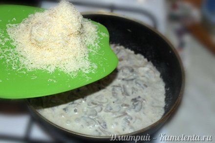 Приготовление рецепта Мафальдини в сливочном соусе с грибами шаг 7