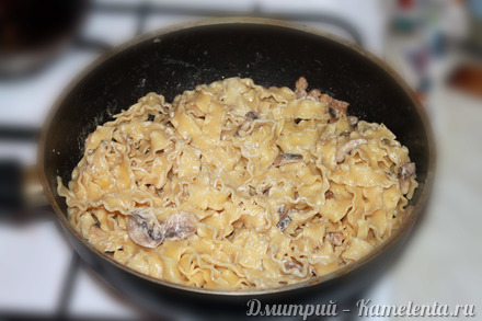 Приготовление рецепта Мафальдини в сливочном соусе с грибами шаг 9