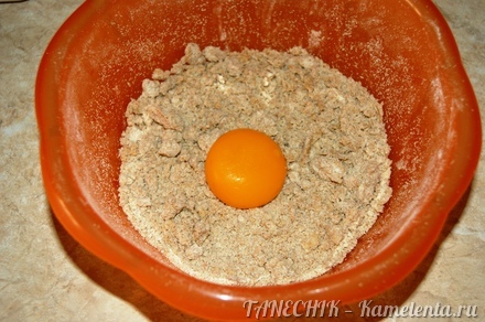 Приготовление рецепта Пирог с суфле из черной смородины шаг 3