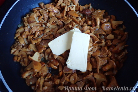 Приготовление рецепта Жареные лисички с картофелем шаг 6