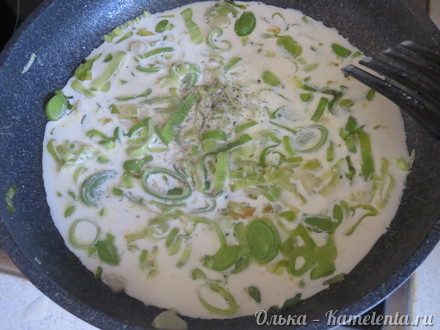 Приготовление рецепта Рыба в сливочном соусе с картофелем и луком пореем шаг 8
