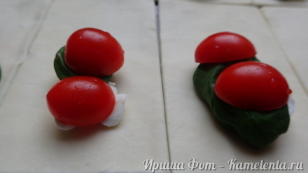 Приготовление рецепта Слойки с томатами и моцареллой шаг 5
