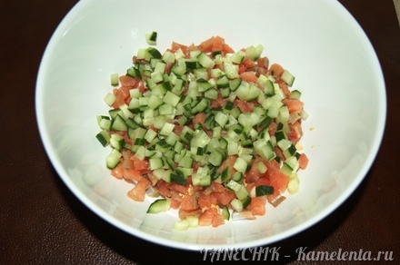 Приготовление рецепта Салат с красной рыбой и авокадо шаг 4