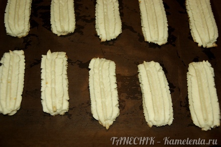 Приготовление рецепта Венское печенье с шоколадными хвостиками шаг 6