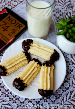 Приготовление рецепта Венское печенье с шоколадными хвостиками шаг 9