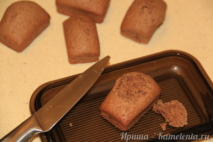 Приготовление рецепта Кофейные мини маффины с орехом пекан и белым шоколадом шаг 10