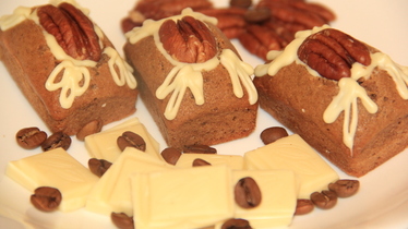 Кофейные мини маффины с орехом пекан и белым шоколадом