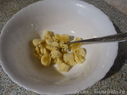 Приготовление рецепта Банановые оладьи шаг 2