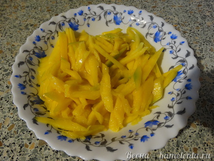 Приготовление рецепта Дуэт курочки и манго с тонкой ноткой апельсина шаг 14