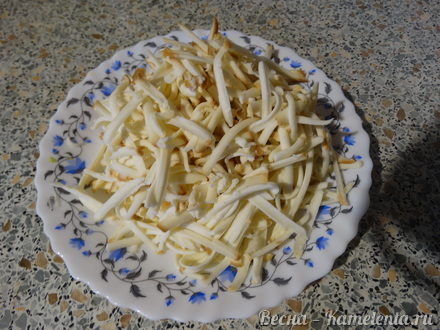 Приготовление рецепта Пирог с картофелем и колбасным сыром шаг 10