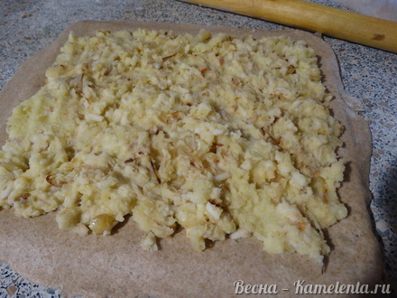 Приготовление рецепта Пирог с картофелем и колбасным сыром шаг 14