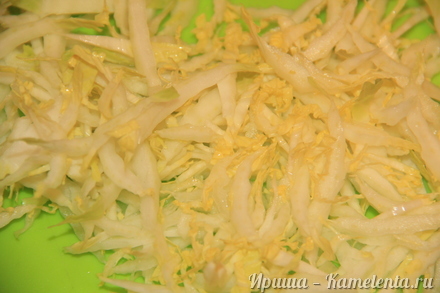 Приготовление рецепта Свежий салат с пекинской капустой и сыром шаг 1