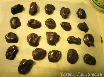 Приготовление рецепта Чернослив в шоколадной глазури шаг 4