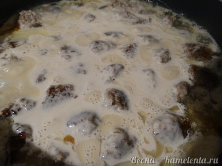 Приготовление рецепта Мясные фрикадельки с хреном тушёные в майонезе из фасоли. шаг 17