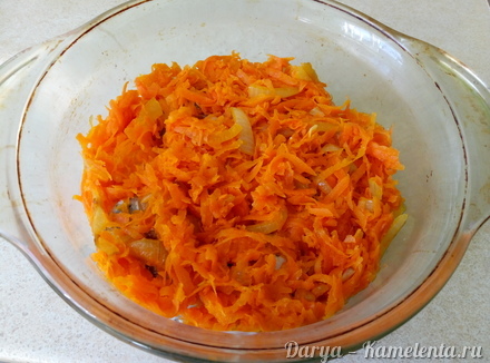 Приготовление рецепта Хек запеченный с морковью и луком шаг 7