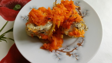 Рецепт Хек запеченный с морковью и луком