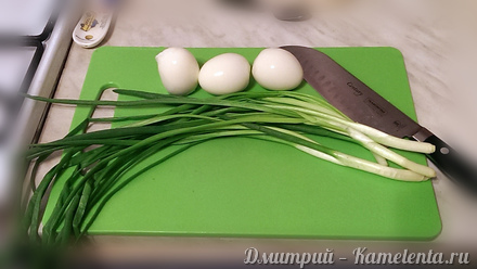 Приготовление рецепта Салат с луком и яйцом шаг 1