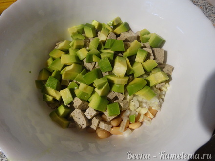 Приготовление рецепта Салат с авокадо и двумя видами фасоли шаг 9