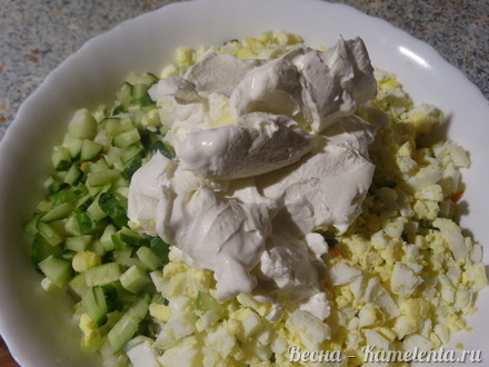 Приготовление рецепта Салат с сельдереем и яйцом шаг 6