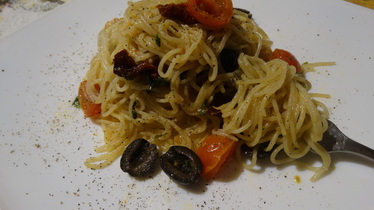 Рецепт Паста с томатами черри и маслинами